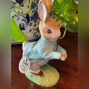 Easter gift?  Spring decor?
Peter Rabbit Beswick Hand signed by artist.